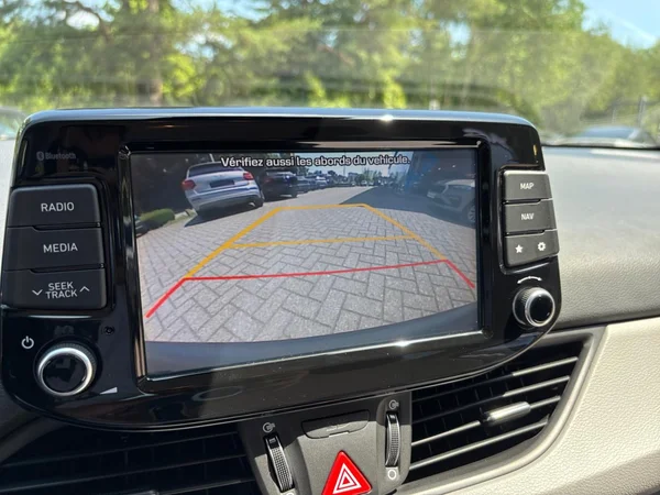 HYUNDAI i30 Fastback (2020) — foto 13 van 24