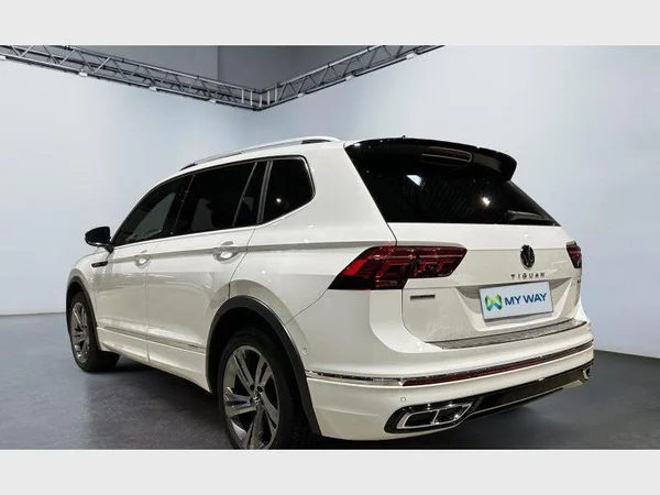 Volkswagen Tiguan Allspace (2022) — foto 12 van 32