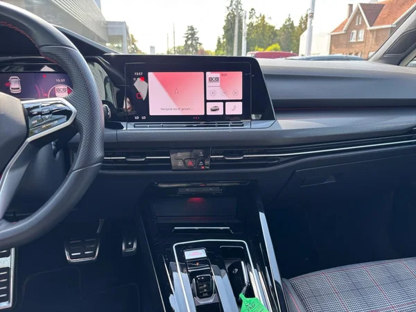 VOLKSWAGEN Golf VIII GTI (2024) — foto 3 van 24