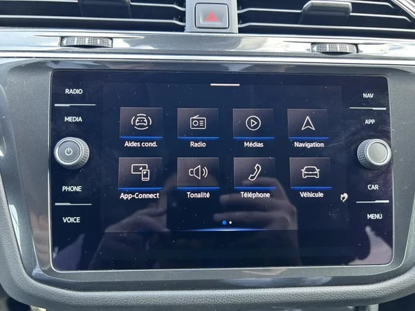 VOLKSWAGEN Tiguan (2022) — foto 21 van 32