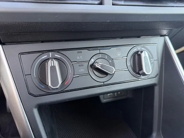 VOLKSWAGEN Taigo (2023) — foto 12 van 16