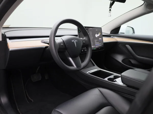 Tesla Model 3 (2023) — foto 26 van 40