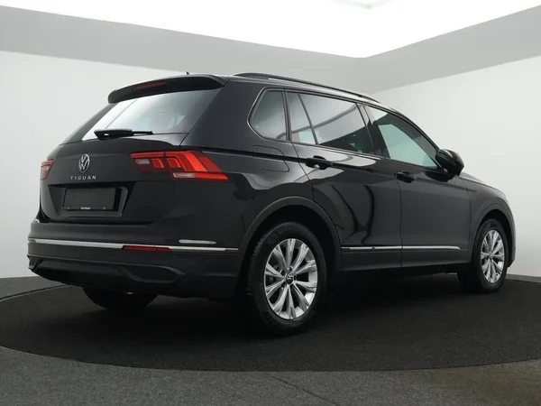 Volkswagen Tiguan (2022) — foto 5 van 25