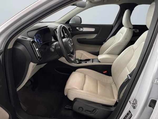 Volvo XC40 (2021) — foto 2 van 17