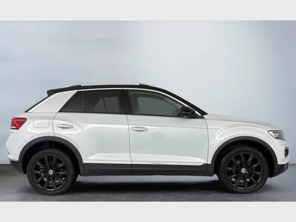 Volkswagen T-Roc (2021) — foto 18 van 24