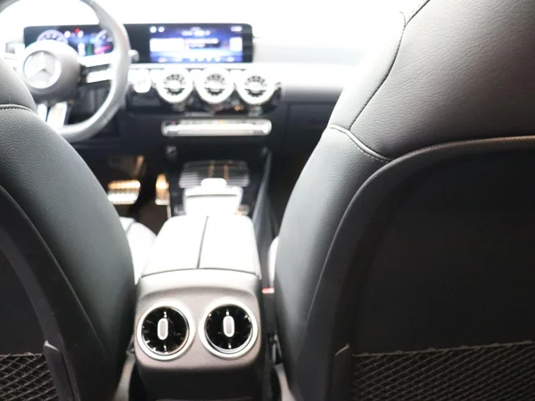 Mercedes-Benz CLA (2023) — foto 17 van 30