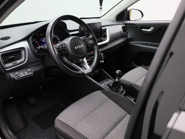 Kia Stonic (2023) — foto 7 van 34