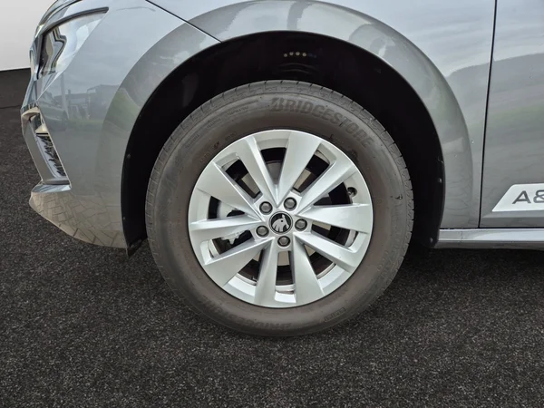 SKODA Kamiq (2025) — foto 8 van 21