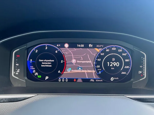 VOLKSWAGEN Passat Variant (2024) — foto 5 van 24