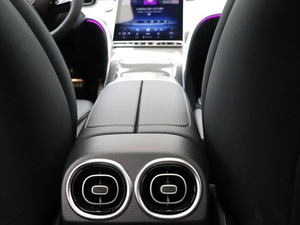 Mercedes-Benz C-Klasse (2025) — foto 13 van 30