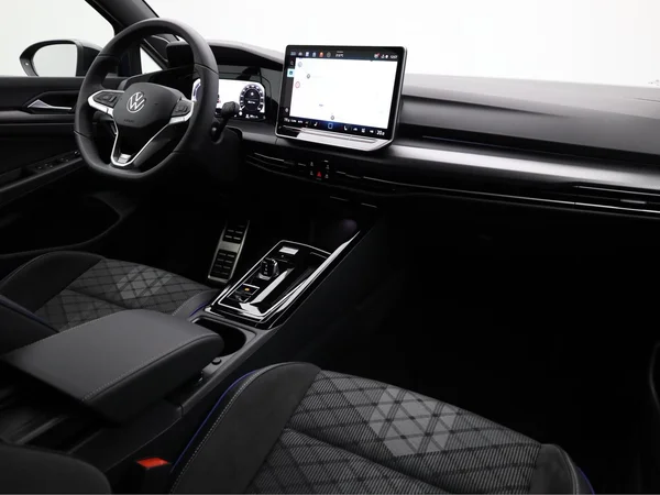 VOLKSWAGEN Golf VIII (2026) — foto 18 van 24