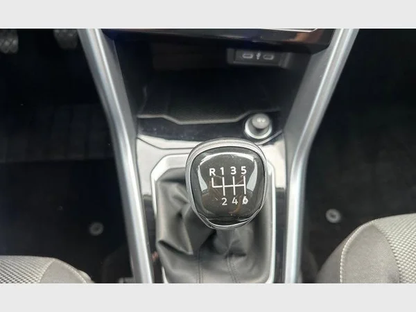 Volkswagen T-Roc (2023) — foto 18 van 27