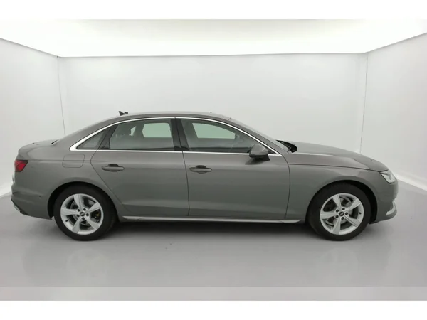 AUDI A4 (2022) — foto 31 van 36