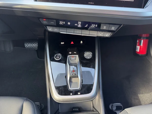 AUDI Q4 Sportback e-tron (2024) — foto 10 van 25