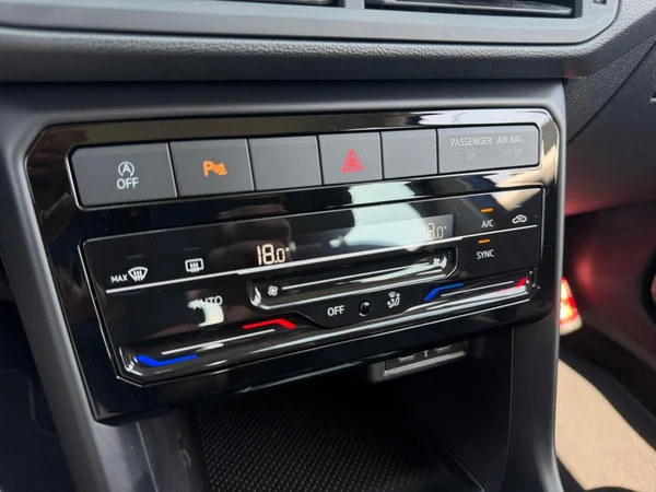 VOLKSWAGEN T-Cross (2023) — foto 2 van 20