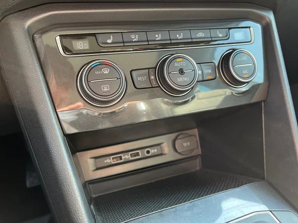 VOLKSWAGEN Tiguan Dsl (2018) — foto 3 van 22