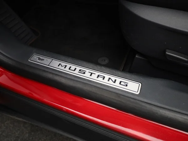 Ford Mustang Mach-E (2021) — foto 25 van 46
