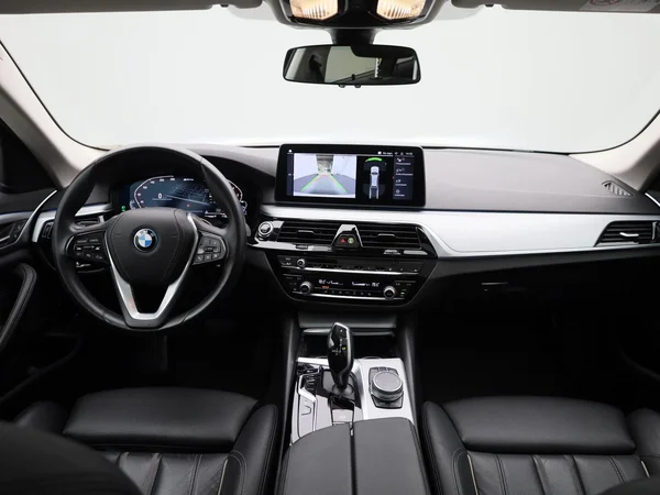BMW 5 Reeks (2023) — foto 31 van 44