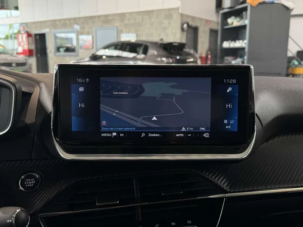 Peugeot 208 (2021) — foto 4 van 15