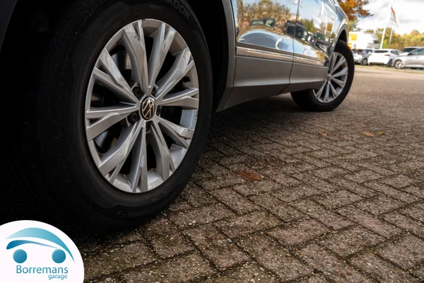 Volkswagen Tiguan (2023) — foto 2 van 48