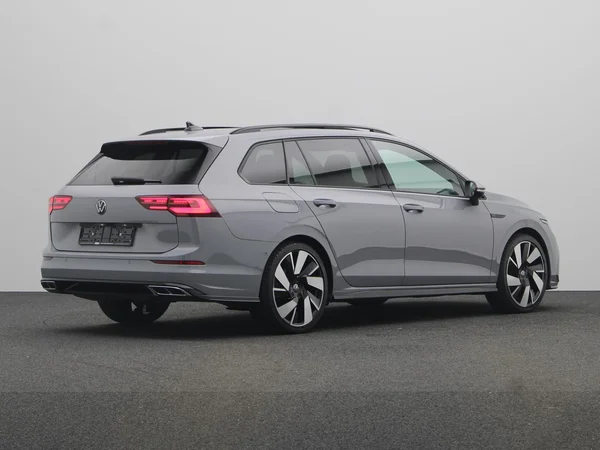VOLKSWAGEN Golf VIII SW (2024) — foto 12 van 22