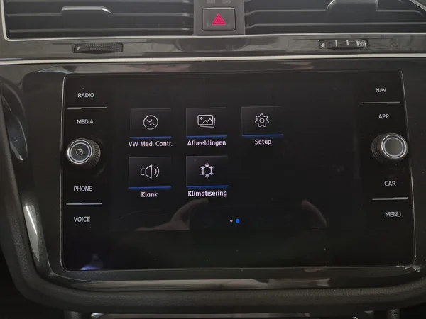 Volkswagen Tiguan (2018) — foto 9 van 23