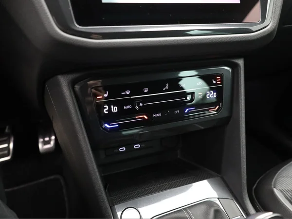 VOLKSWAGEN Tiguan (2021) — foto 9 van 23
