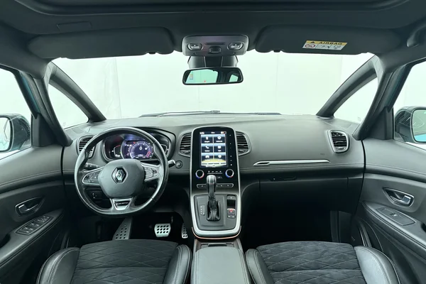 Renault Grand Scenic (2022) — foto 19 van 19