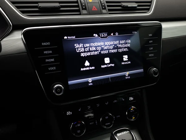 SKODA Superb Combi (2024) — foto 3 van 21