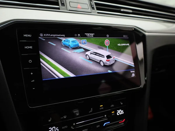 Volkswagen Passat (2022) — foto 24 van 44