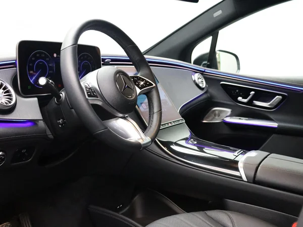 Mercedes-Benz EQE (2023) — foto 9 van 27