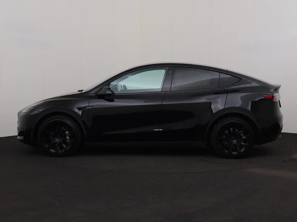 TESLA Model Y (2022) — foto 12 van 30