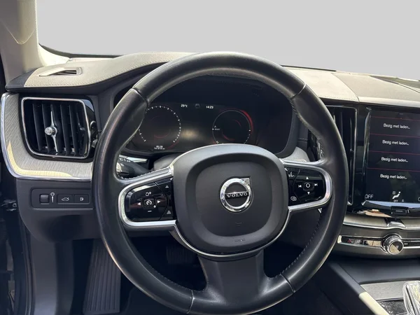 Volvo XC60 (2020) — foto 2 van 24