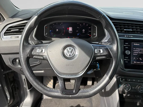 VOLKSWAGEN Tiguan (2019) — foto 2 van 22