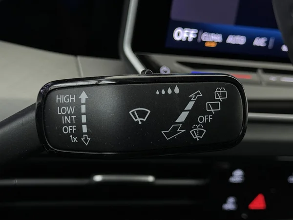 VOLKSWAGEN Golf Variant (2025) — foto 17 van 29