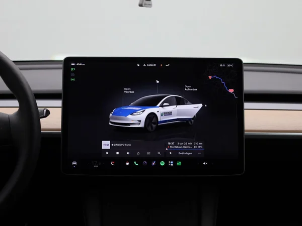 Tesla Model 3 (2023) — foto 39 van 40