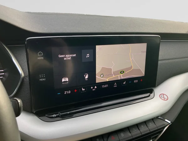 SKODA Octavia Combi PHEV (2024) — foto 21 van 26