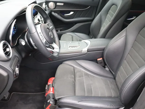 Mercedes-Benz GLC (2021) — foto 6 van 26