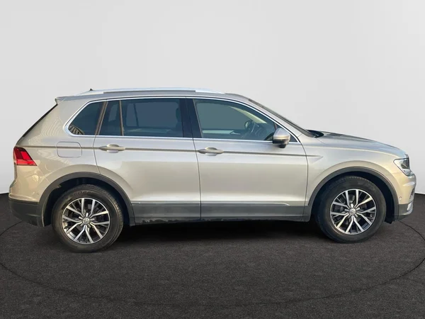 VOLKSWAGEN Tiguan (2017) — foto 18 van 21