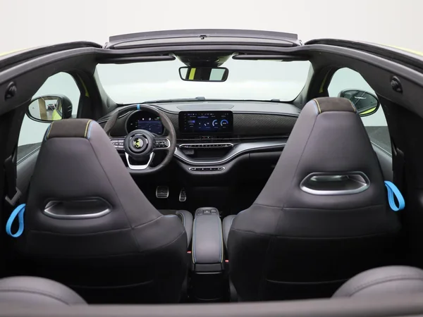 Fiat 500C (2023) — foto 36 van 48