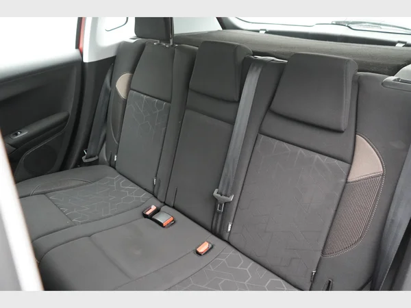 PEUGEOT 2008 (2014) — foto 10 van 20