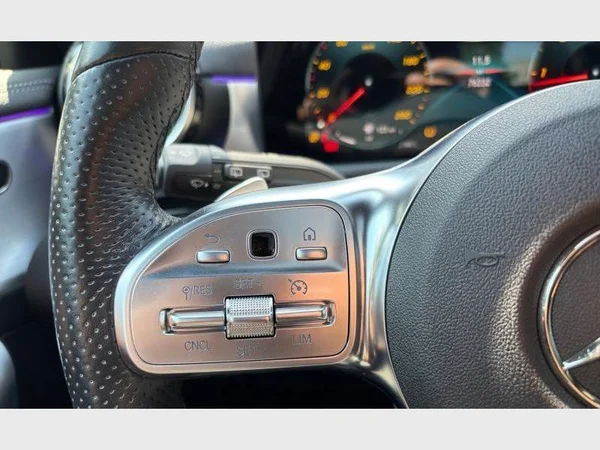 Mercedes-Benz A 180 (2022) — foto 10 van 27