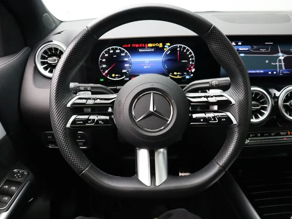 Mercedes-Benz GLA (2025) — foto 8 van 35