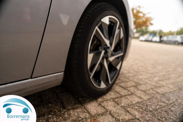 Peugeot 308 (2023) — foto 13 van 60