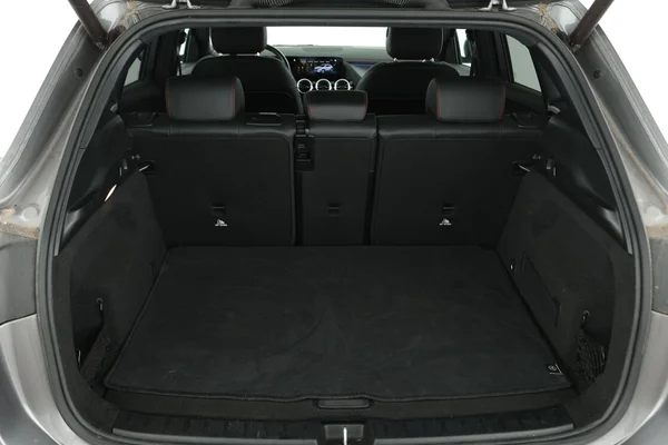 Mercedes-Benz EQA (2021) — foto 9 van 17