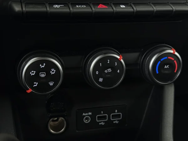 RENAULT Clio (2021) — foto 17 van 26