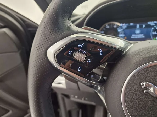 Jaguar E-PACE (2023) — foto 3 van 15