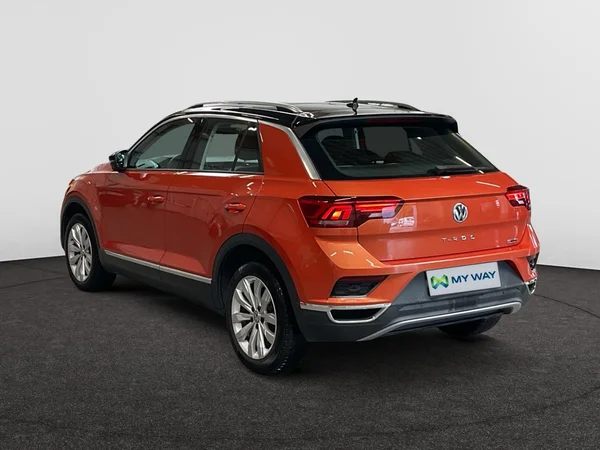 VOLKSWAGEN T-Roc (2019) — foto 15 van 21