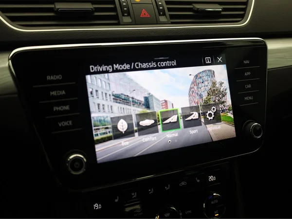SKODA Superb Combi (2024) — foto 10 van 22