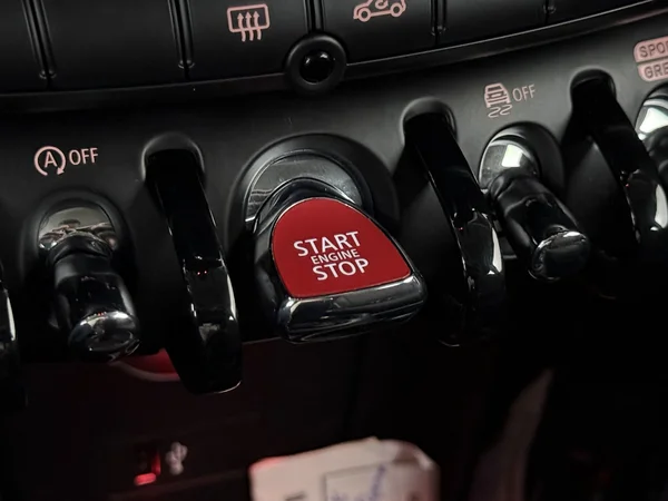 MINI Cooper (2022) — foto 15 van 27